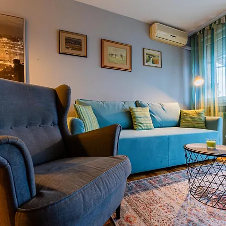 Flexible Selfcheckins 111 - - Parking - 2 Bedrooms - Loggia Apartment Zagreb