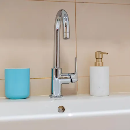 Flexible Selfcheckins 111 - - Parking - 2 Bedrooms - Loggia Apartment Zagreb