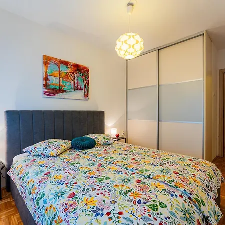 Flexible Selfcheckins 111 - - Parking - 2 Bedrooms - Loggia *